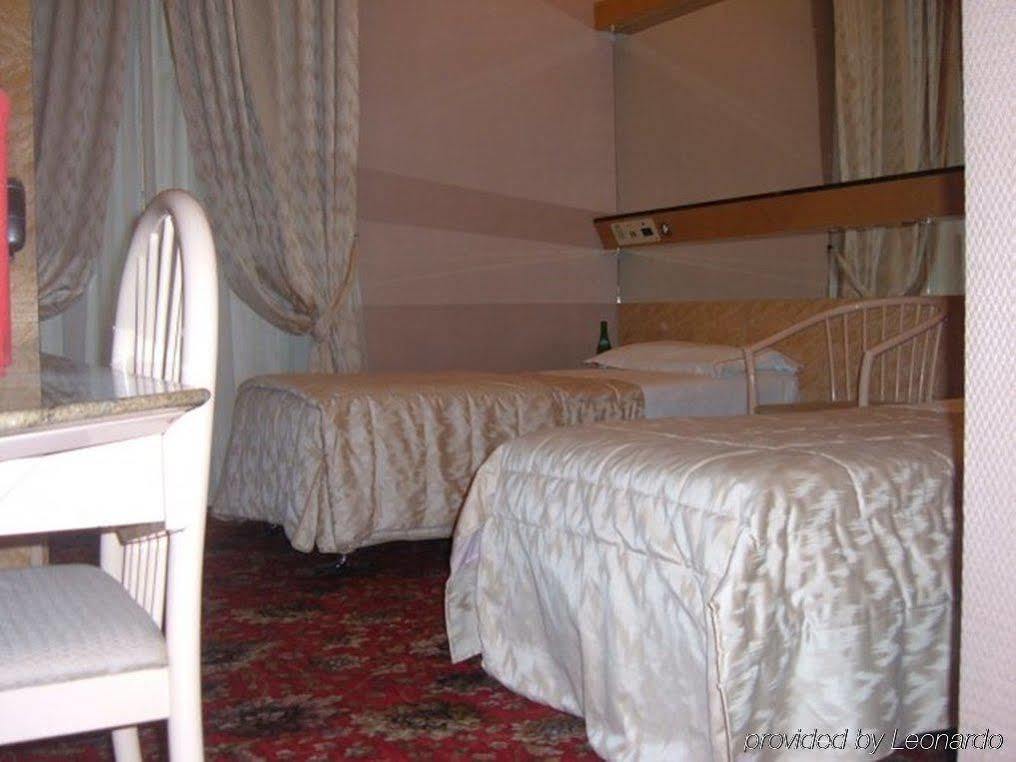 Hotel Roma Cesano Boscone Chambre photo